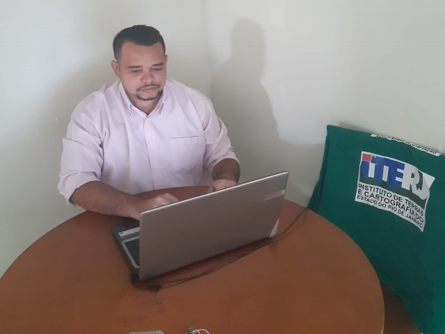 Gerente de Cadastro Físico do ITERJ, Alessandro Garitano: home office e reunião remota
