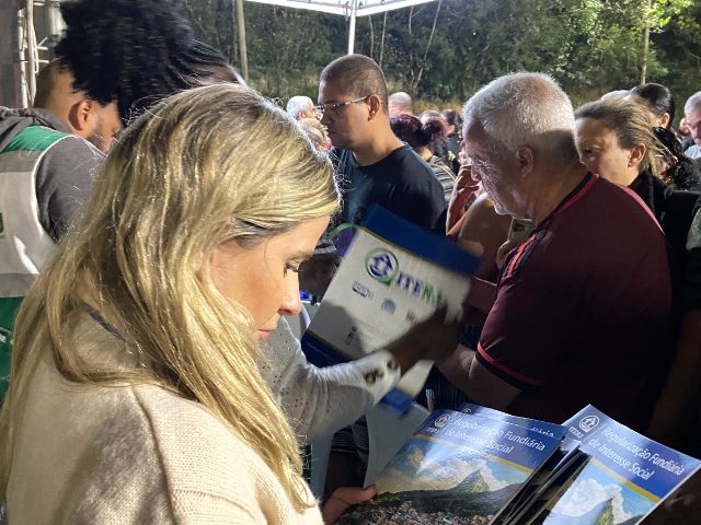 A diretora de Regularização Fundiária, Mariana Felippe, destaca que, só neste mês de agosto, as titulações do ITERJ alcançaram 2.051 famílias, em 12 comunidades nas Regiões Metropolitana, Costa Verde e Serrana.