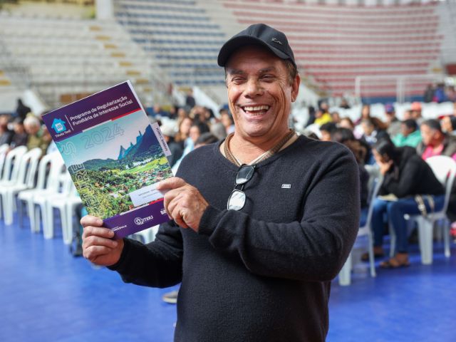 “Criei as minhas filhas nessa casa e agora fico mais seguro sabendo que ninguém poderá me tirar de lá e que meus filhos e netos terão esse lar para morar. Agradeço muito ao Governo do Estado”, contou Pedro Barbosa, morador da Rua Mato Grosso há 20 anos.